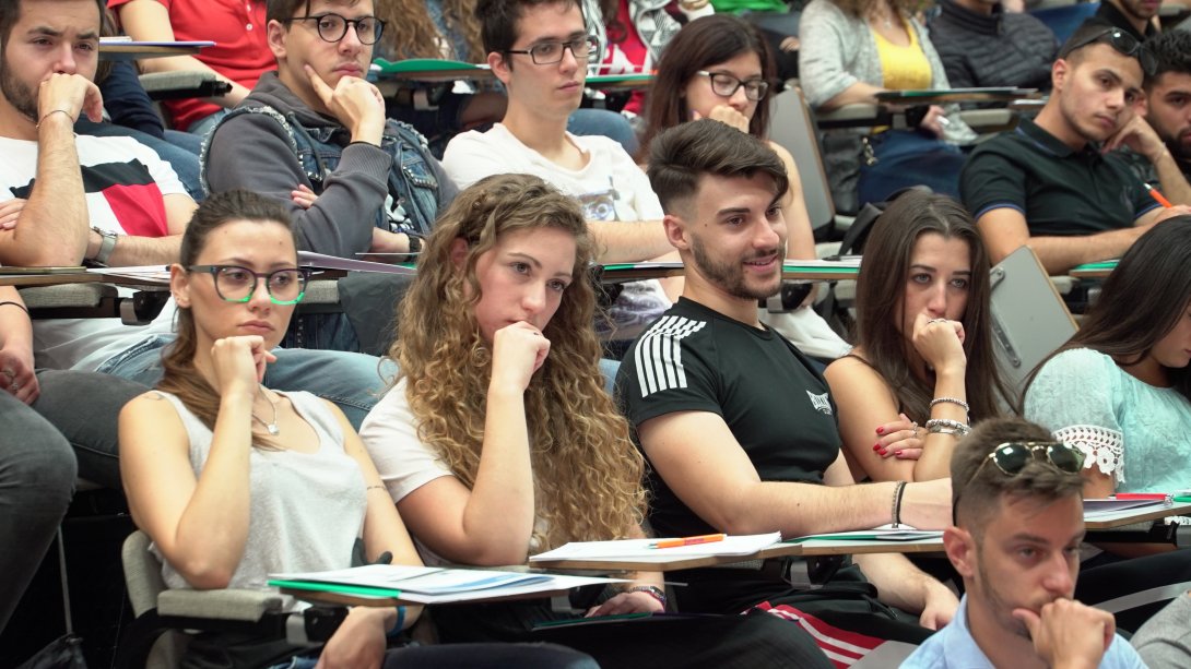 Foto di studenti in classe